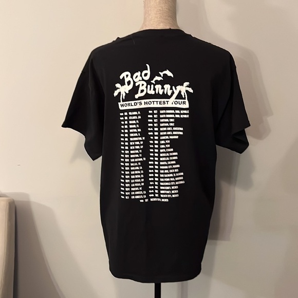 Bad Bunny World's Hottest
Tour 2022 Official Merch
Large T Shirt - Picture 4 of 5